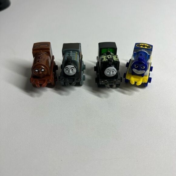 Thomas the Train DC Super Friends Character (4 Pack) - Picture 2 of 8